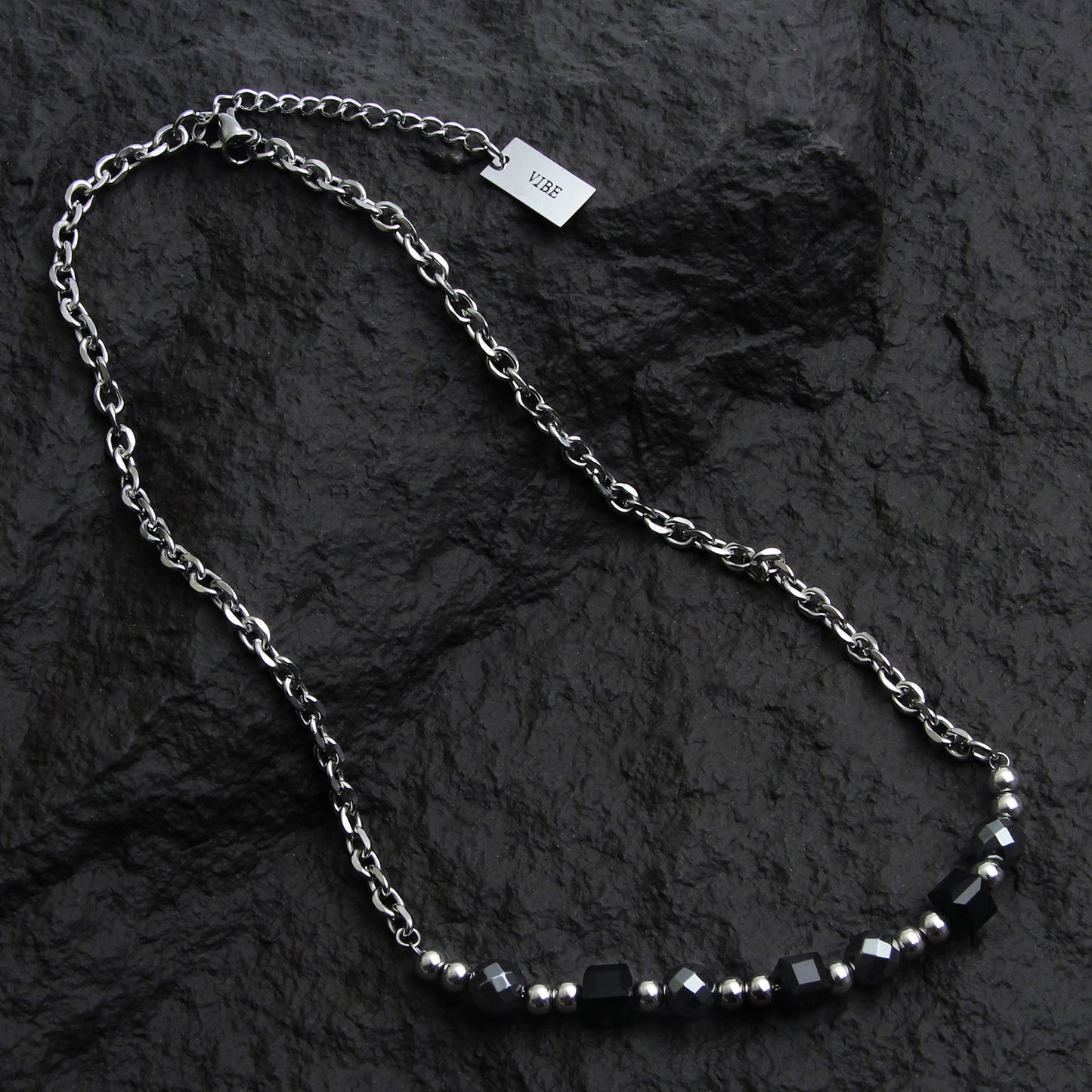 BLACK PENDANT CHAIN NECKLACE